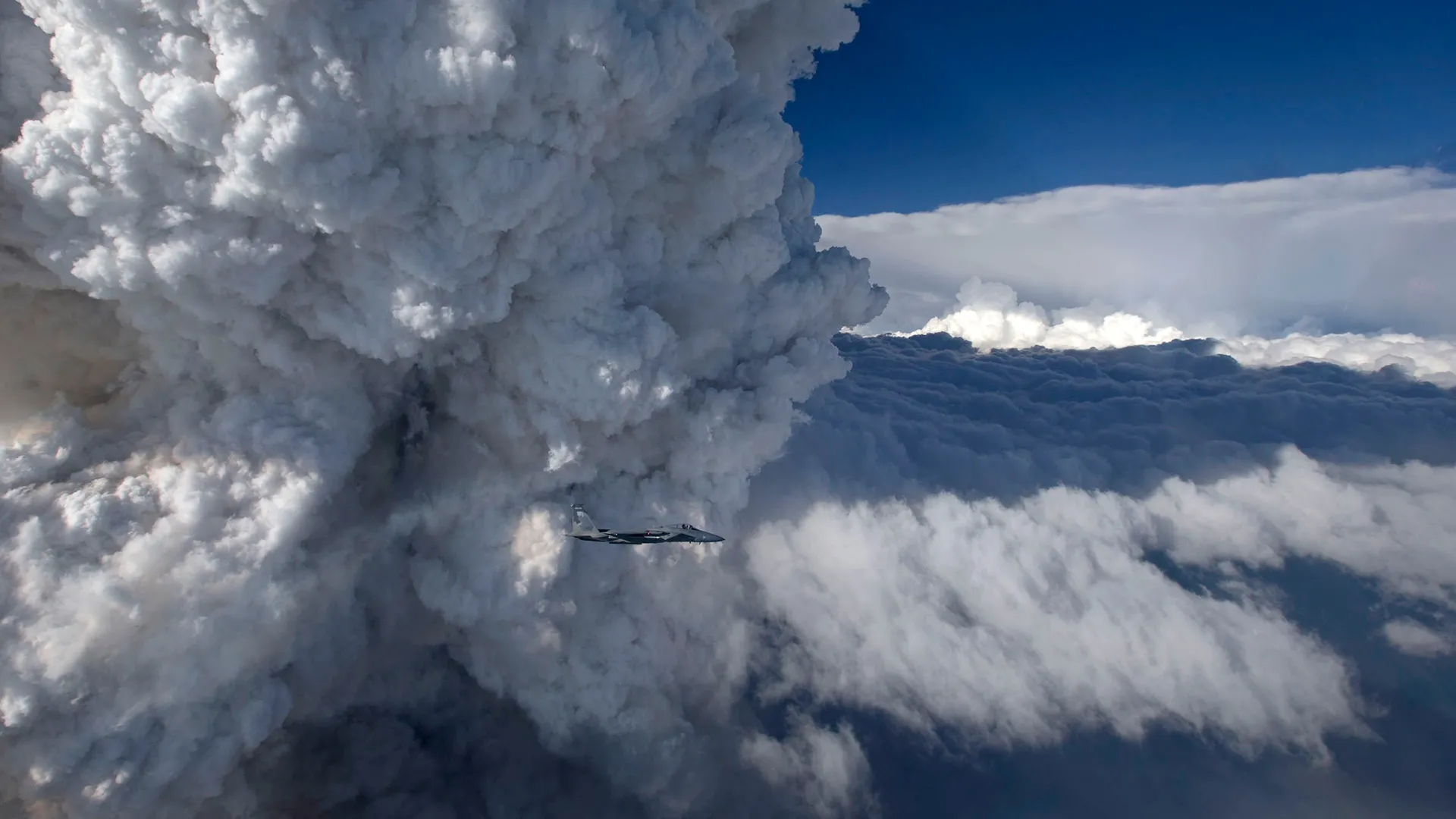 Scientists just recreated a wildfire that made its own weather