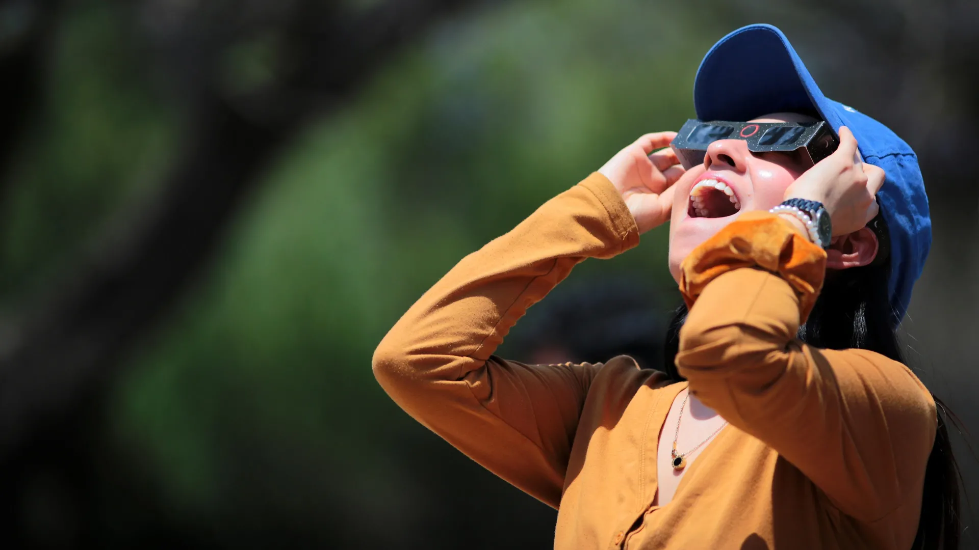 Total solar eclipse led to seismic quiet for cities within its path