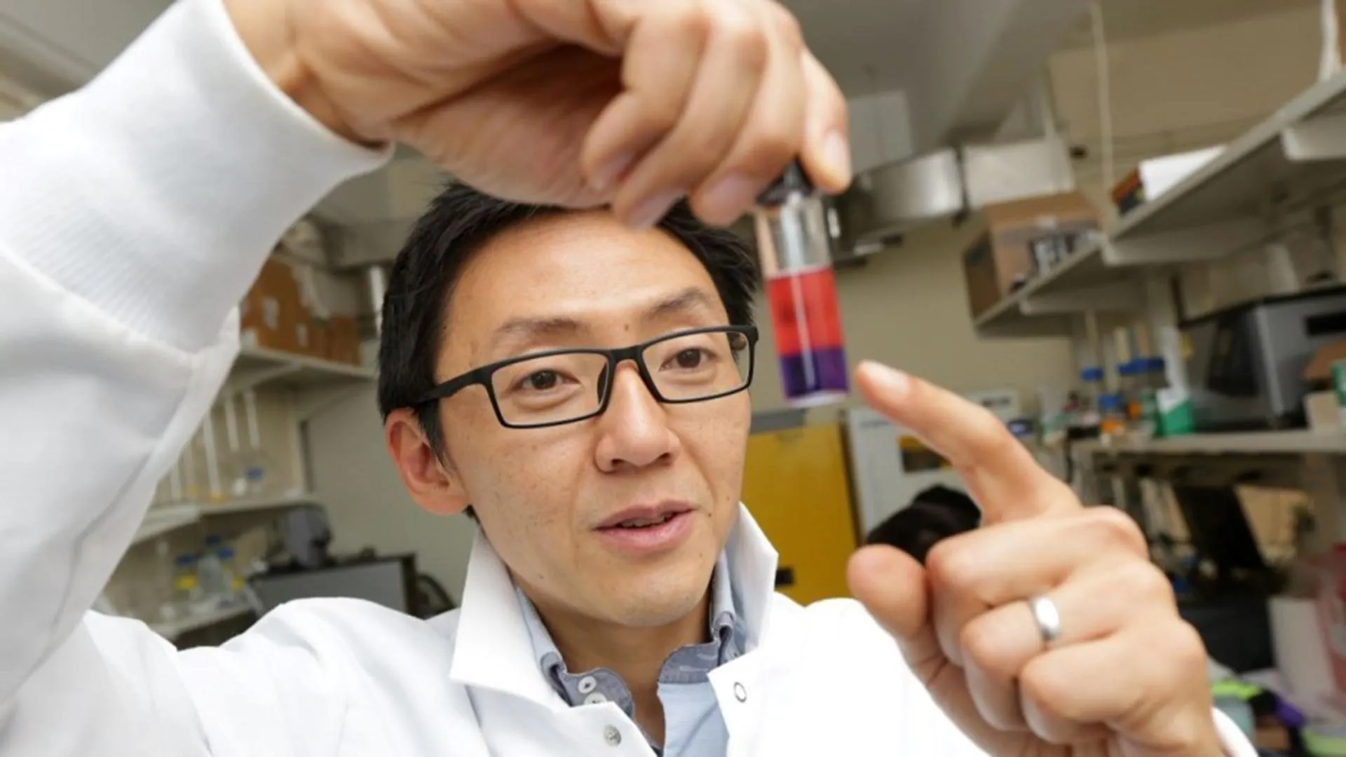Scientists just found a faster, cleaner way to extract lithium for EV batteries